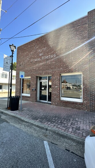 Primary Photo Of 114 N Shelby St, Carthage General Retail For Lease