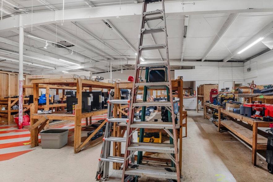 More Photos Of 2023 Memorial Dr, Waycross General Retail For Sale