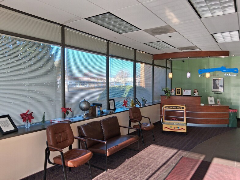 More Photos Of 4090 Lafayette Center Dr, Chantilly Office For Lease