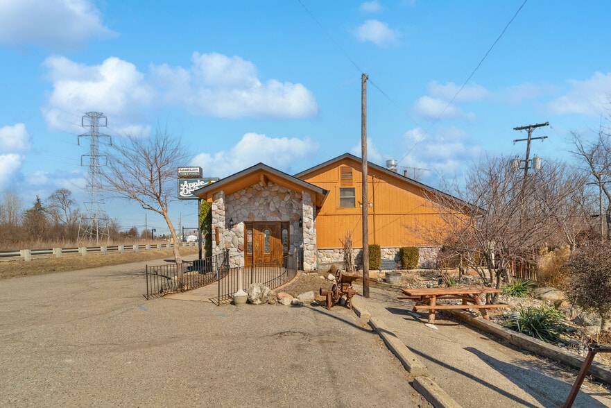 More Photos Of 62840 Van Dyke Rd, Washington Restaurant For Sale