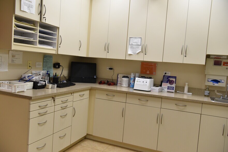 More Photos Of 3641 E 108th St, Chicago Medical For Sale