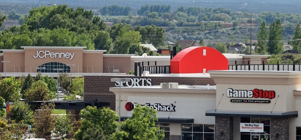 More Photos Of 3400 Rio Grande Ave, Montrose Department Store For Lease