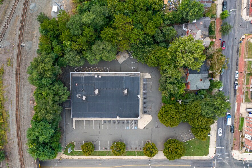 More Photos Of 524 N 6th St, Reading Freestanding For Lease