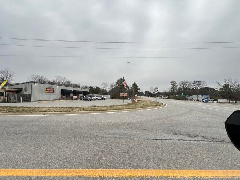 More Photos Of 2121 Batesville Blvd, Southside Restaurant For Sale