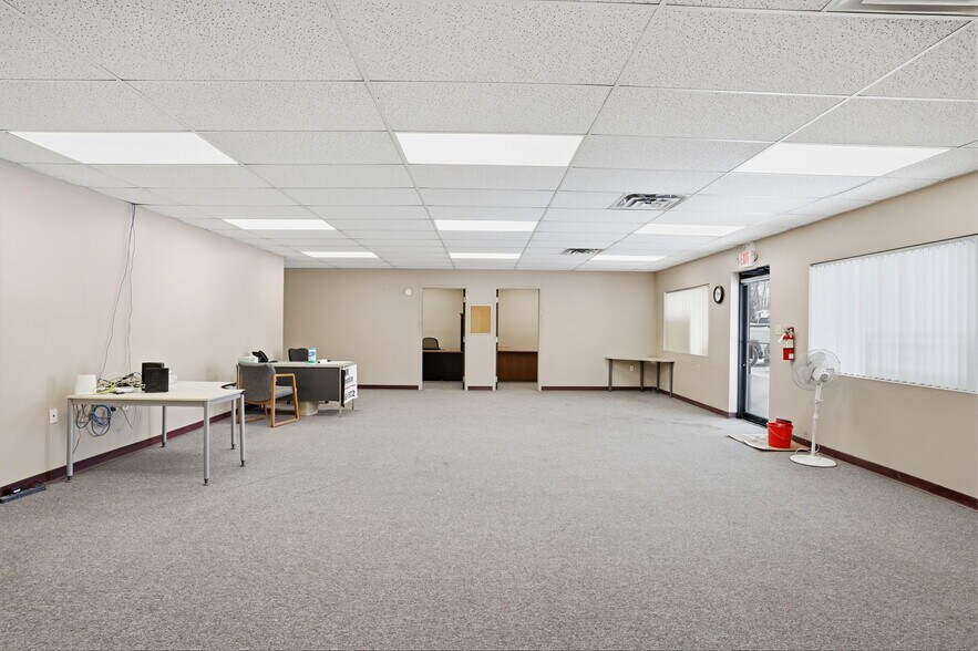 More Photos Of 237 Curtis St, Delaware Warehouse For Lease