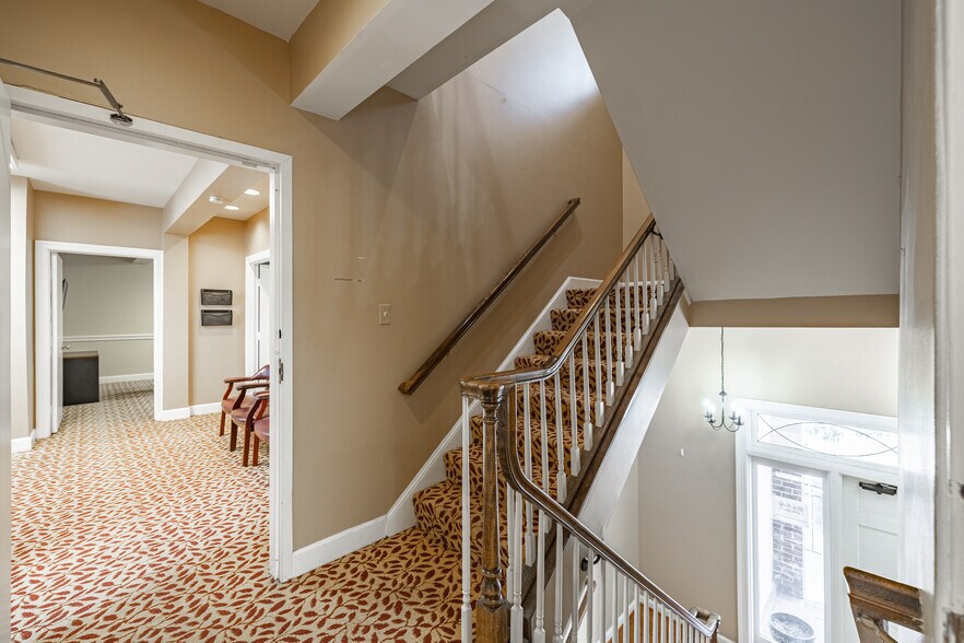 More Photos Of 223-225 N Washington St, Alexandria Office For Lease