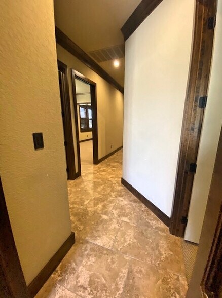 More Photos Of 9125 Belshire Dr, North Richland Hills Office For Lease