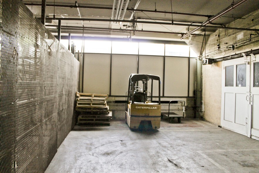 More Photos Of 5610 W Bloomingdale Ave, Chicago Industrial For Sale