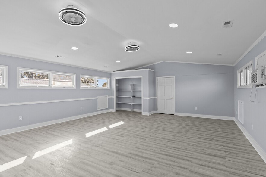More Photos Of 208 Penny Ln, Morehead City Medical For Sale