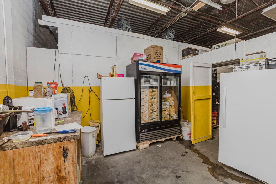 More Photos Of 925 E 19th St, Wichita Warehouse For Sale