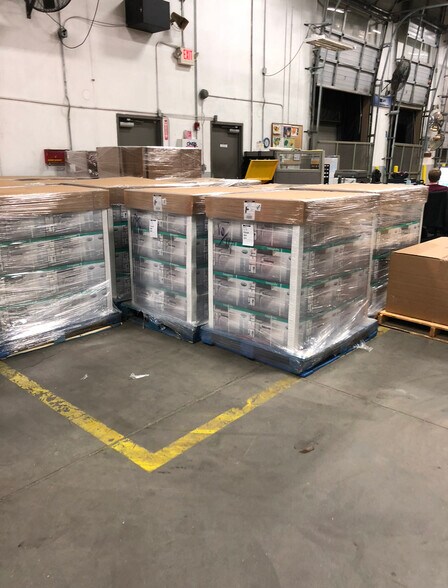 More Photos Of 219 Commercial Hill Dr, Hendersonville Warehouse For Lease