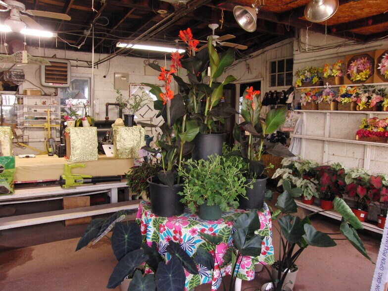 More Photos Of 921 Bath Rd, Bristol Garden Center For Sale