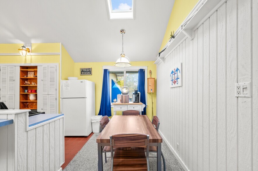 More Photos Of 231 E Buffalo St, New Buffalo Hotel For Sale