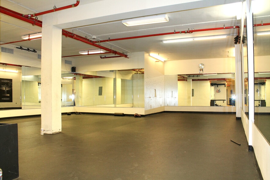 More Photos Of 250 E 49th St, New York Multifamily For Sale