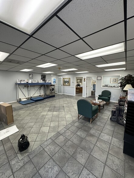 More Photos Of 705 N Main St, Belton Flex For Sale