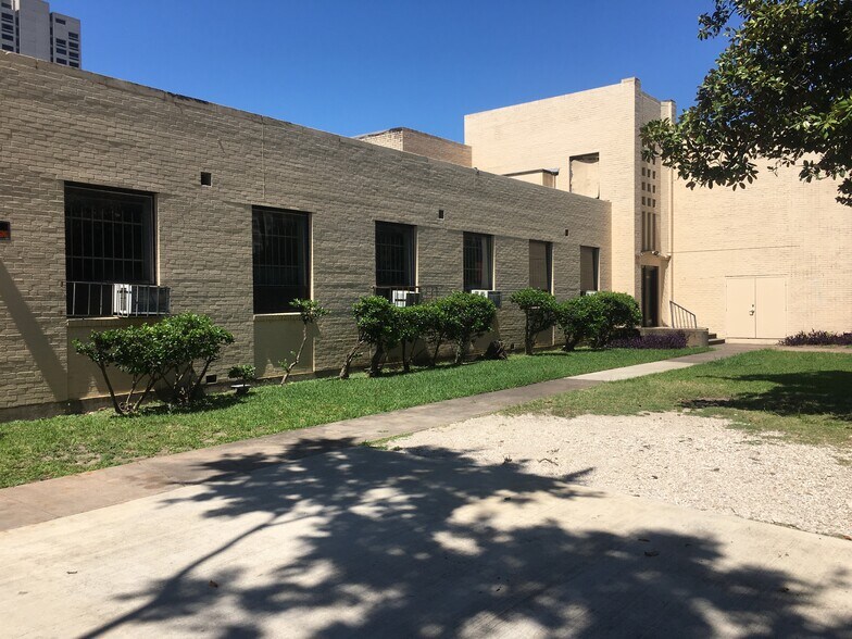 More Photos Of 1208 Calumet St, Houston Manufacturing For Lease