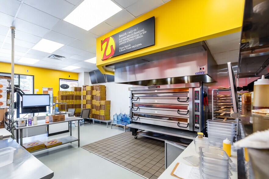 More Photos Of 510 Gray St, Houston Freestanding For Sale