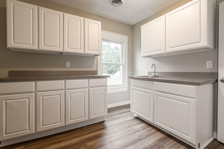 More Photos Of 2173 Eastview Ave, Louisville Coworking Space