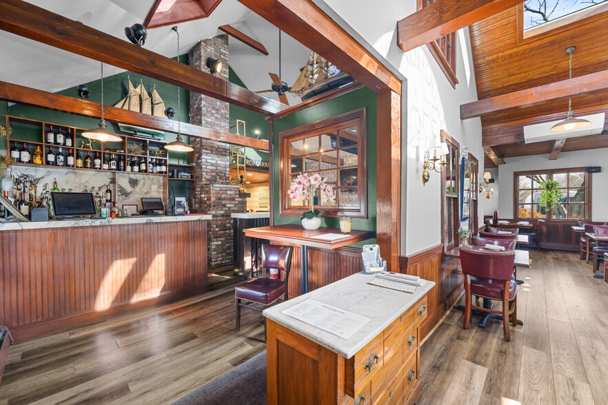 More Photos Of 488 South St, Hyannis Restaurant For Sale