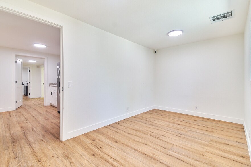 More Photos Of 586 Bonanza Trail, Big Bear Lake Office Residential For Sale