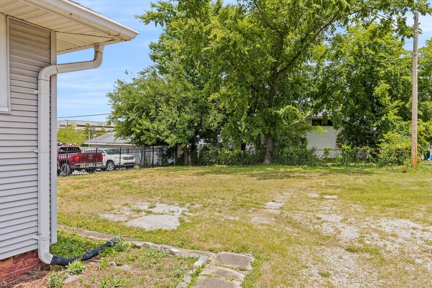 More Photos Of 2507 McCallie Ave, Chattanooga Office Residential For Sale