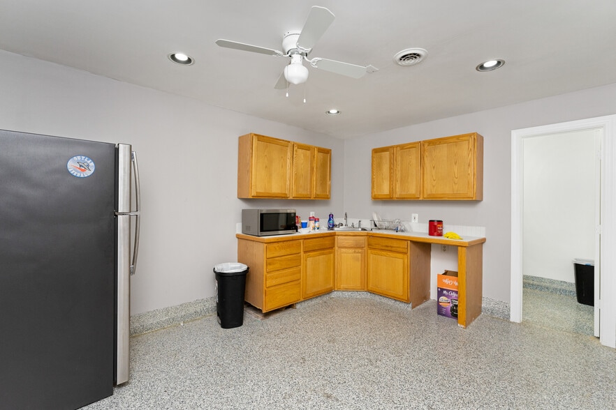 More Photos Of 9208 Venture Ct, Manassas Park Warehouse For Sale