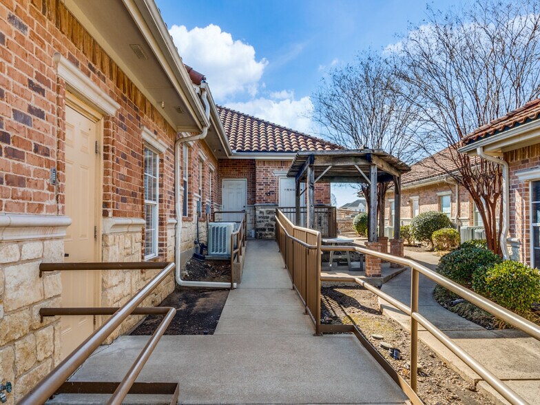 More Photos Of 1809 Golden Trl, Carrollton Medical For Sale