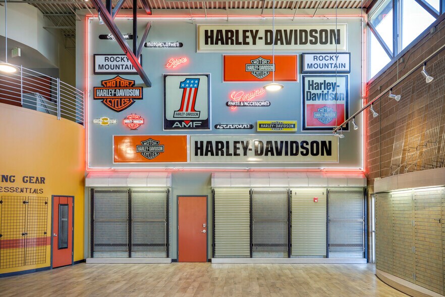 More Photos Of 2885 W County Line Rd, Littleton Auto Dealership For Sale