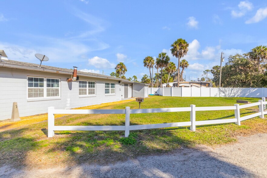 More Photos Of 1600 Lake George Rd, Seville Marina For Sale