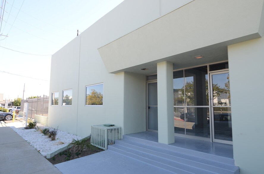 More Photos Of 9016 Fullbright Ave, Chatsworth Warehouse For Lease