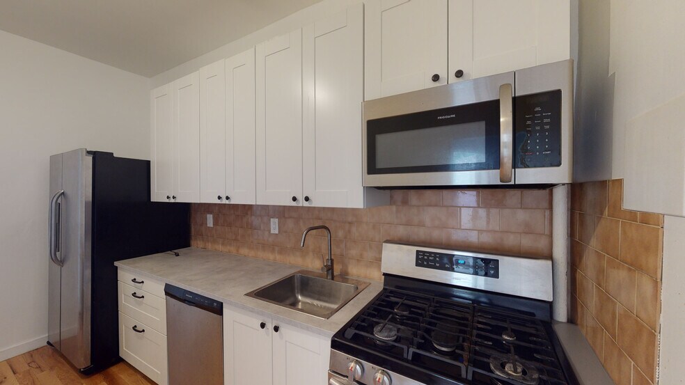 More Photos Of 46 Sutton St, Brooklyn Apartments For Sale