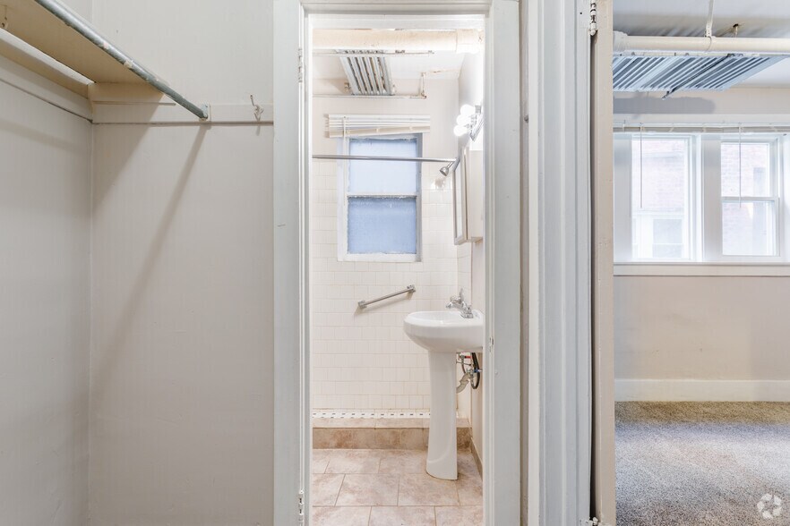 More Photos Of 1300 Porter St, Dearborn Apartments For Sale