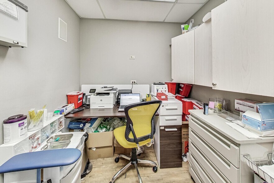 More Photos Of 2623 N Halsted St, Chicago Medical For Sale