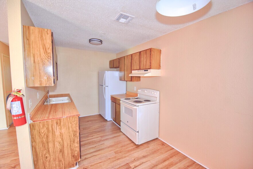 More Photos Of 303-511 E Reagan Rd, Beeville Multifamily For Sale