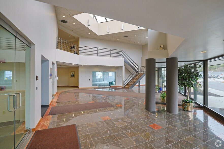 More Photos Of 580 Main St, Bolton Office For Lease