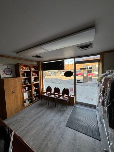 More Photos Of 19-21 S Main St, Payette Storefront Retail Residential For Lease