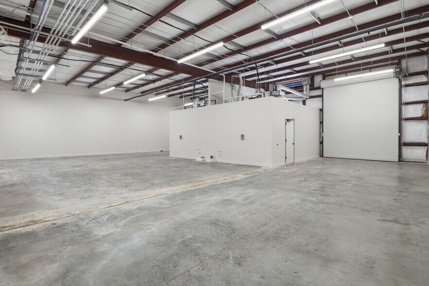 More Photos Of 5342 5th St, Katy Freestanding For Lease