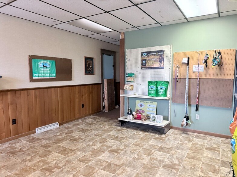 More Photos Of 125 N Main St, Marion Storefront Retail Residential For Sale