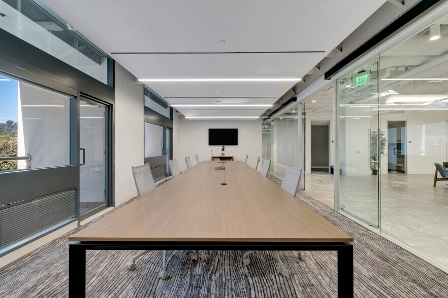 More Photos Of 15821 Ventura Blvd, Encino Office For Lease