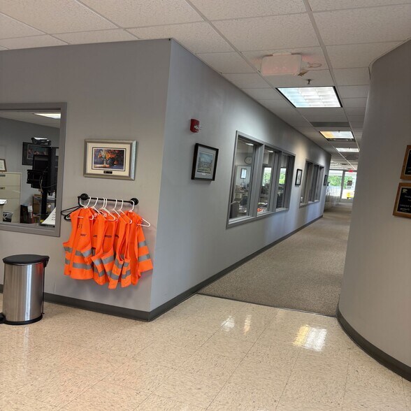 More Photos Of 3633 Valley Pike, Winchester Warehouse For Lease