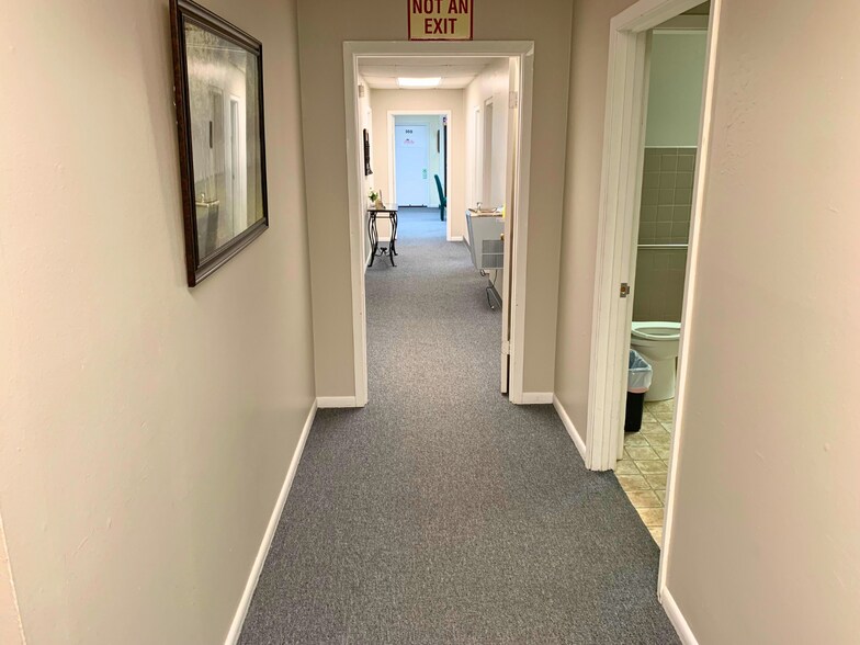 More Photos Of 20811 Dawn Dr, Lago Vista Office For Lease