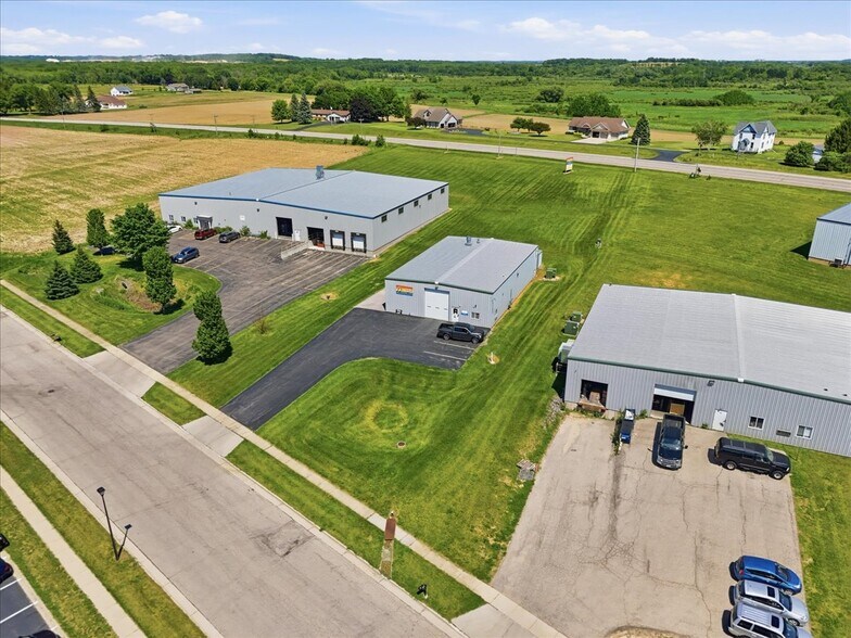More Photos Of 590 Commercial Ave, Waterloo Auto Repair For Sale