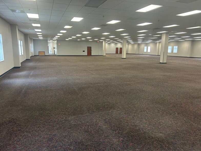 More Photos Of 3429 Regal Dr, Alcoa Office For Sale