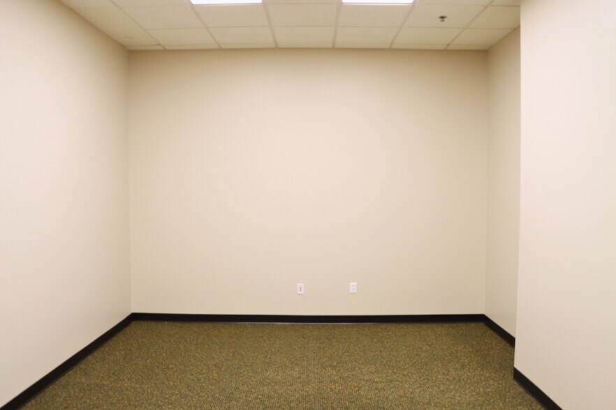 More Photos Of 1900 Central Ave NE, Minneapolis Apartments For Lease