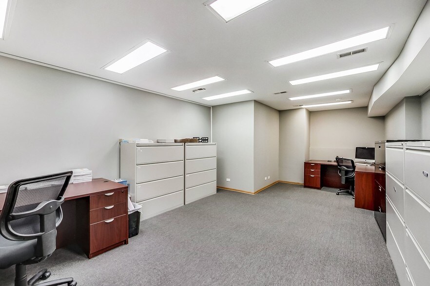 More Photos Of 2636 N Lincoln Ave, Chicago Apartments For Lease