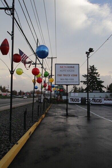 More Photos Of 16001 SE Mcloughlin Blvd, Milwaukie Auto Repair For Lease