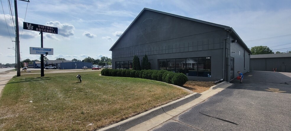 Primary Photo Of 4667-4675 Dixie Hwy, Waterford Freestanding For Lease