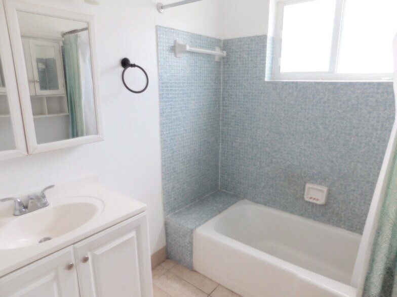 More Photos Of 825 NE 6th St, Fort Lauderdale Apartments For Sale