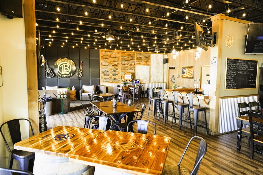 More Photos Of 192 Main St, Winston Bar For Sale