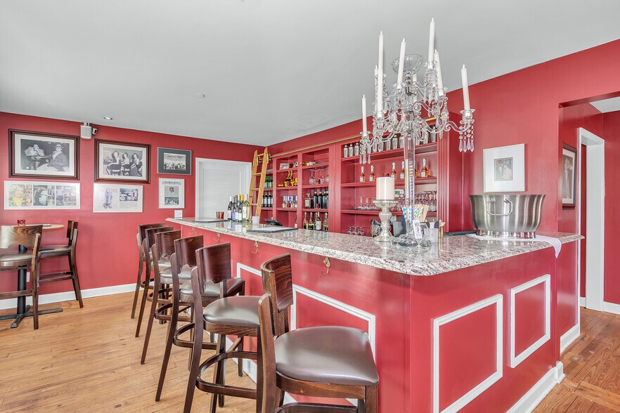More Photos Of 135 York St SE, Aiken Restaurant For Lease